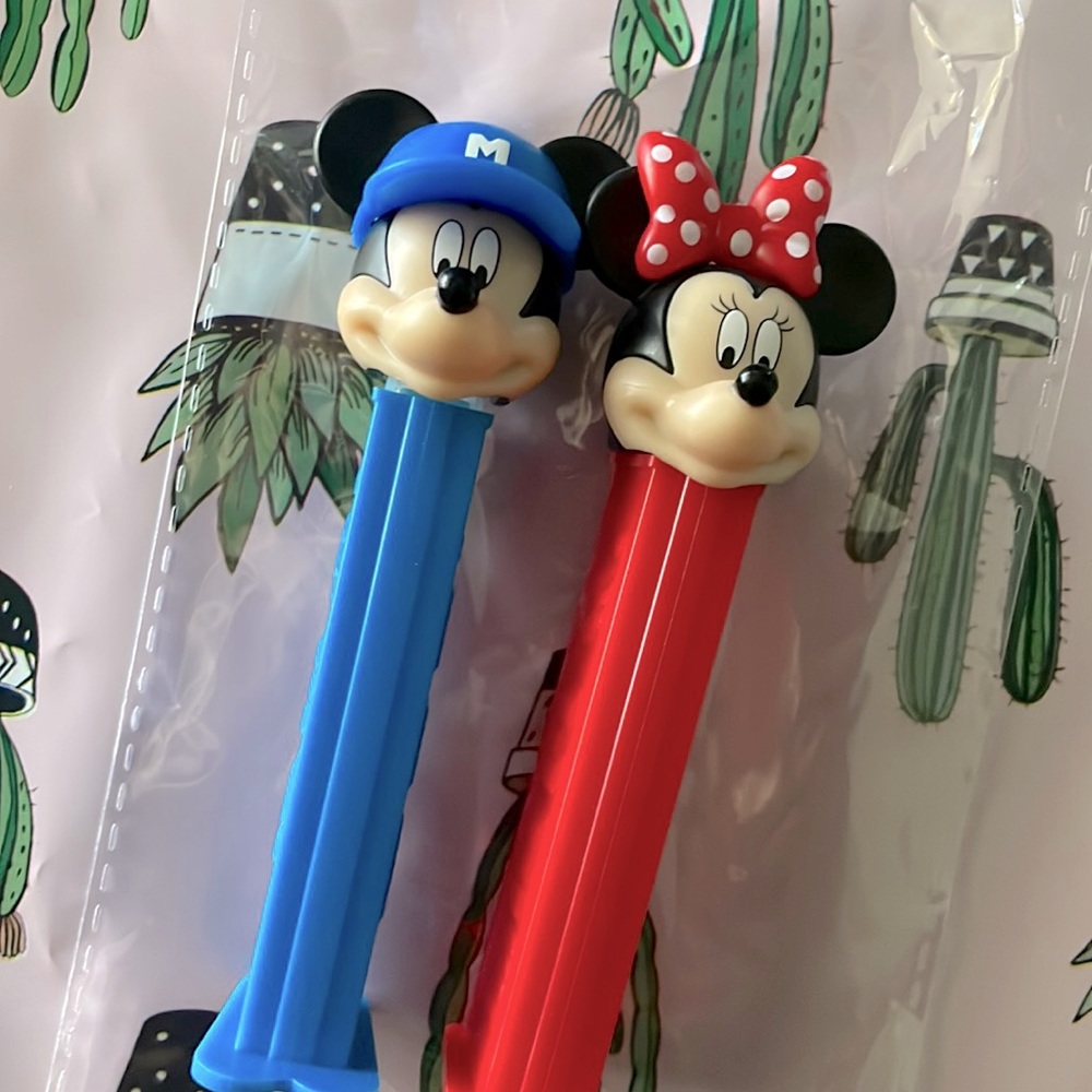 🎁FREE with any purchase Mickey & Minnie Pez Dispensers